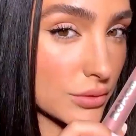 NIB BUXOM FULL SIZE PLUMPING LIP MATTE COLOR IS (DOLLY) - Picture 3 of 6